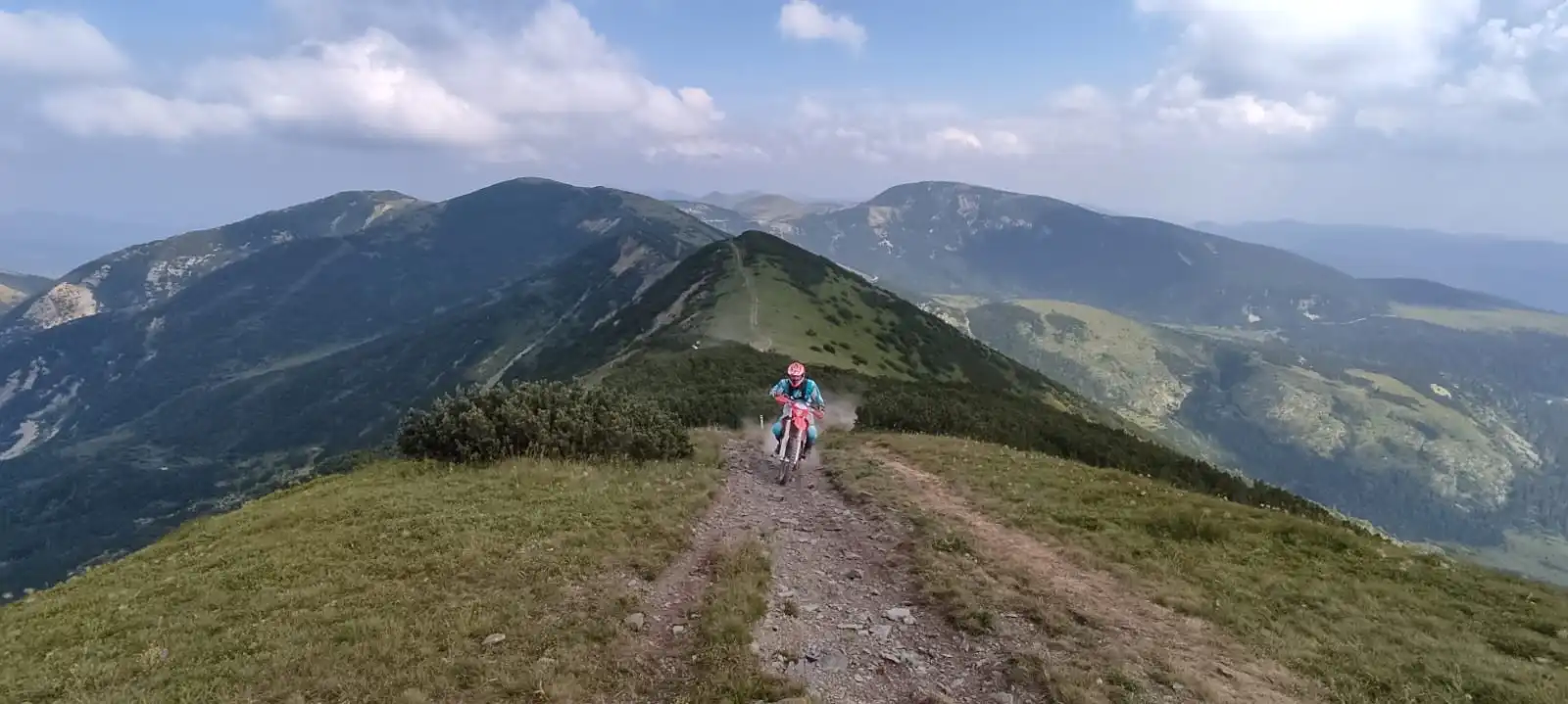 Oida Style YouTuber besucht Enduro Drift Bosnien